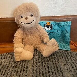 NWT Bucky Bigfoot Jellycat